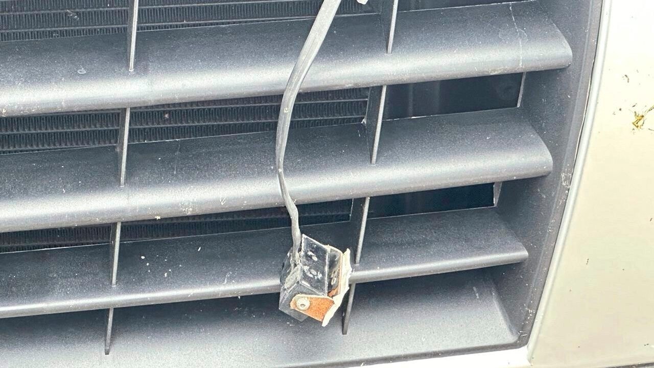 Parts of the laser blocker were mounted in the radiator grille and at the rear, with a direct ...