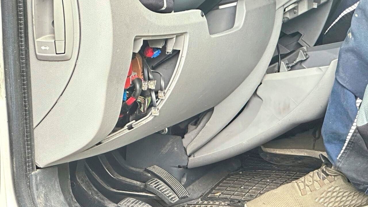 Parts of the laser blocker were mounted in the radiator grille and at the rear, with a direct ...