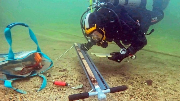 The divers made a unique discovery in the depths of Lake Keutschach. (Bild: zVg)