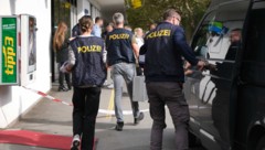 Ein großes Aufgebot der Polizei fahndete am Montag nach dem jungen Duo.