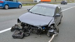 Das Auto wurde schwer beschädigt. (Bild: zoom.tirol)