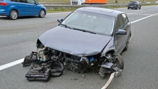 Das Auto wurde schwer beschädigt. (Bild: zoom.tirol)