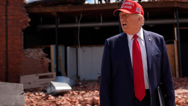 Republican presidential candidate and former President Donald Trump tours downtown Valdosta, Georgia. (Bild: ASSOCIATED PRESS)