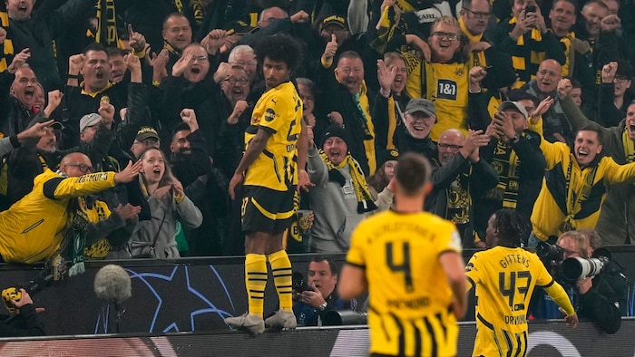 Karim Adeyemi wurde von den Fans frenetisch gefeiert.