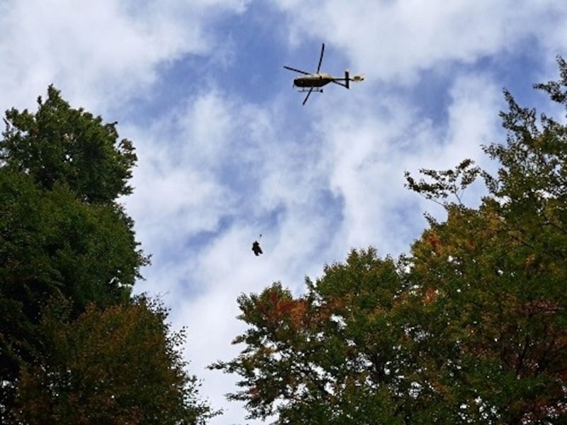 Der Rettungshubschrauber kam zum Einsatz. (Bild: FF Neuberg)