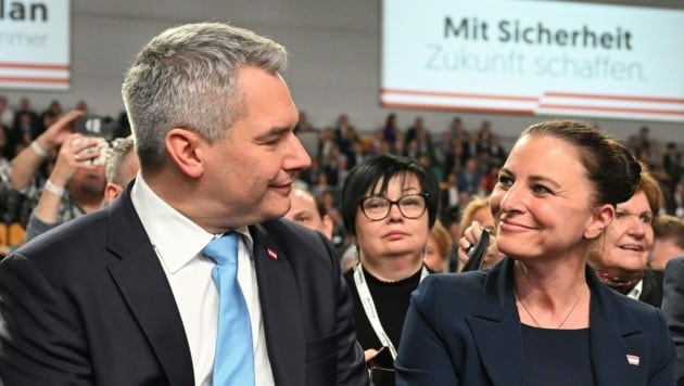 Karl Nehammer mit Frau Kathi. (Bild: APA/HELMUT FOHRINGER)