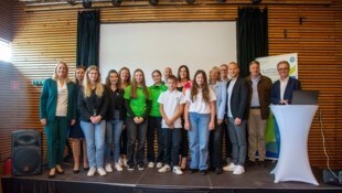 Die Schüler beschäftigen sich ein Schuljahr lang mit Kreislaufwirtschaft, Klima- und ...
