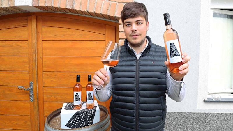 Sparkling, fragrant and at the same time grippy and mineral, well-integrated residual sugar that interacts charmingly with the tannins of the Blaufränkisch grape and a finish with plenty of fruit - this is what the Blaufränkisch Rosé 2023 from Alexander Artner's Deutschkreutz winery offers. (Bild: Reinhard Judt)