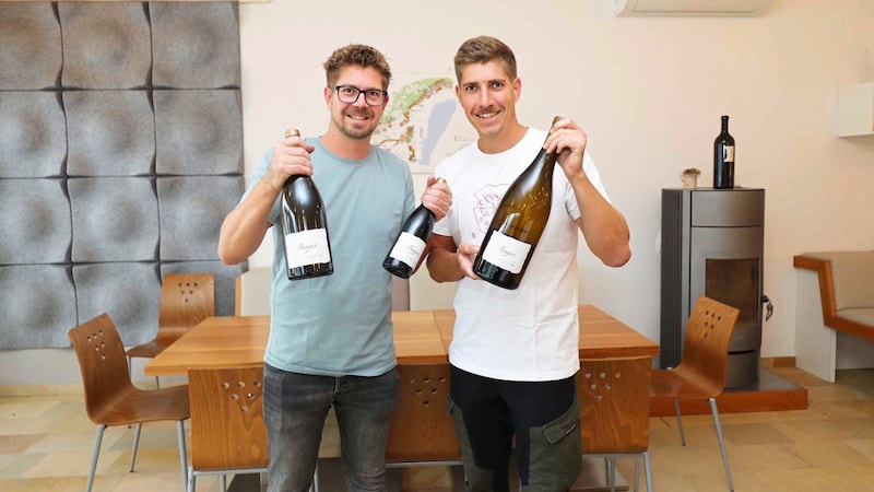 Das Weingut Bayer-Erbhof aus Donnerskirchen mit Josef und Michael leistet einen viel beachteten Beitrag für das große Finale heute. Für echte Kenner ist der Leithaberg DAC Weißburgunder Ried Kapellenjoch 2022 unter den Top-Favoriten. (Bild: Reinhard Judt)