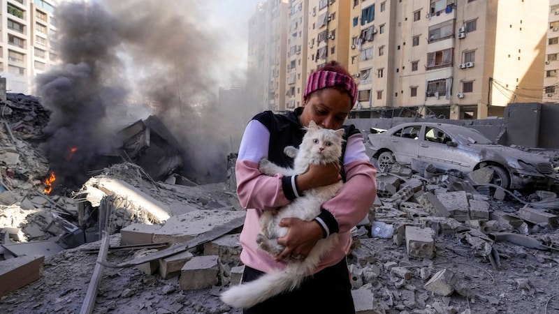 A woman in Dahiyeh, Beirut (Bild: AP)