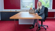 Den Platz im Büro musste Simone Lugner räumen. Ihren Job ist sie los, aber ihr größter Verlust ...