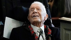 Archivbild aus dem Jahr 2023: Jimmy Carter beim Begräbnis seiner Ehefrau Rosalynn, die im Alter von 96 Jahren verstarb (Bild: APA/AFP/POOL/Alex Brandon)