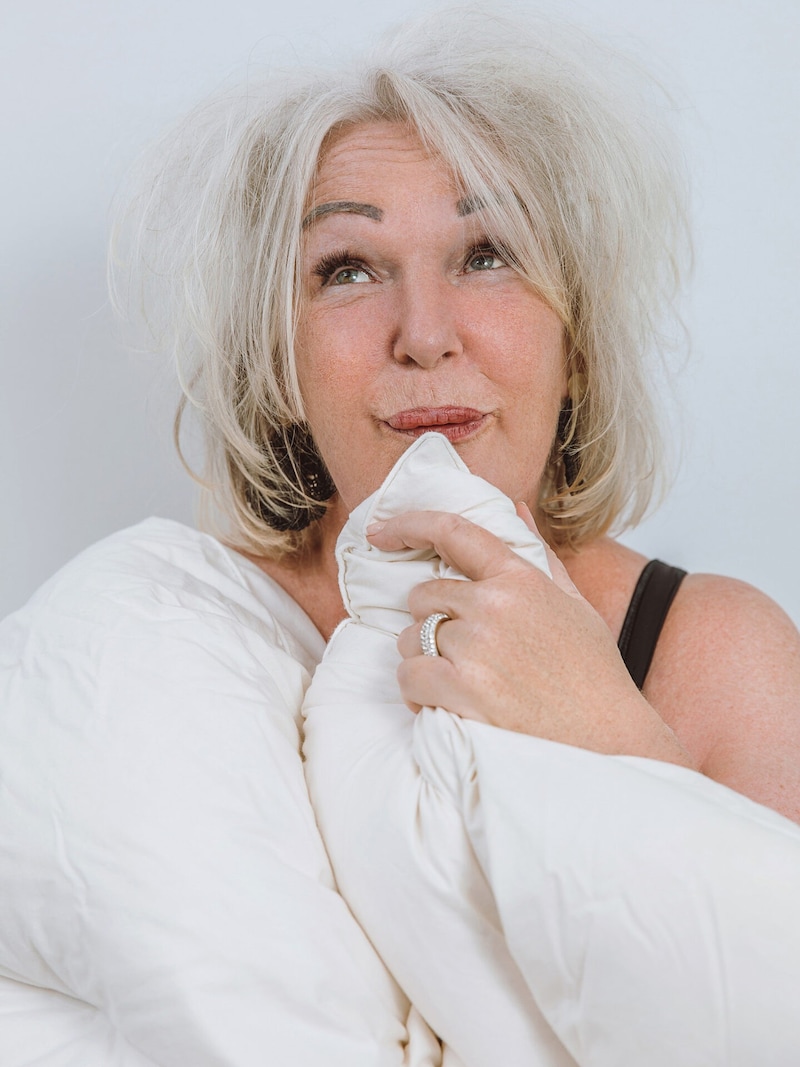 Barbara Balldini presents her 8th cabaret program "Flachgelegt" at the Kulturhaus Bruckmühle in Pregarten. In it, she asks herself "Can love still be saved?".Cost: 29 to 33 euros Date: Saturday, October 5, at 7.30 pm Infolink: www.bruckmuehle.at (Bild: TianTianChunling)