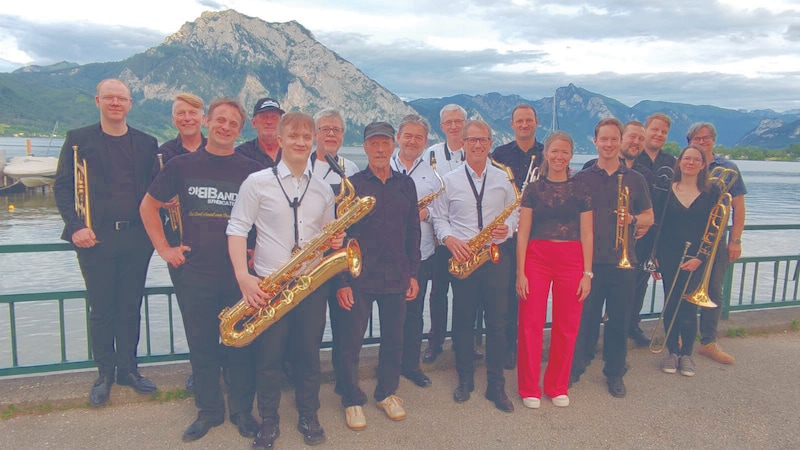 The Big Band Syndicate plays traditional jazz and swing, pop, Latin and funk at the Attnang-Puchheim cinema. The program includes titles by Glenn Miller, Duke Ellington, Frank Sinatra and others. Cost: 15 euros Date: Sunday, 6. 10., at 6 pm Infolink: www.attnang-puchheim.at (Bild: Big Band Syndicate)