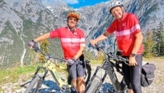 Die beiden rüstigen Senioren, Franz und Toni, fuhren mit dem Stromrad Ende September noch – im Karwendel – hinauf auf die Walderalm sowie zur Hinterhornalm. (Bild: Silberberger Toni)