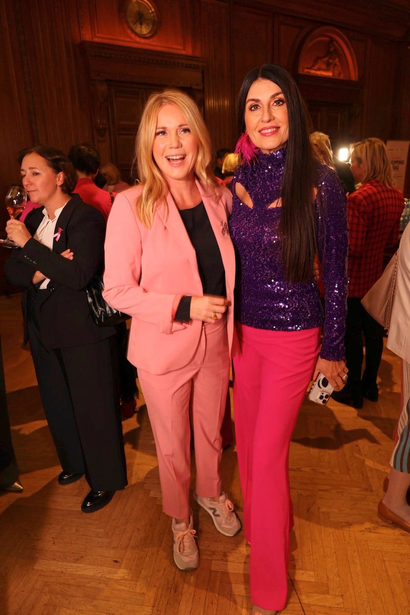 Presenter Johanna Setzer with musician Monika Ballwein (right) (Bild: Tuma Alexander/Starpix/ Alexander TUMA)