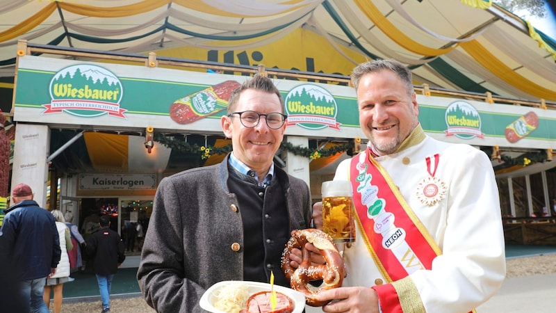 Über volle Zelte freuen sich Wiesbauer-Chef Schmiedbauer und „Kaiser“ Pittermann (re.). (Bild: Jöchl Martin)