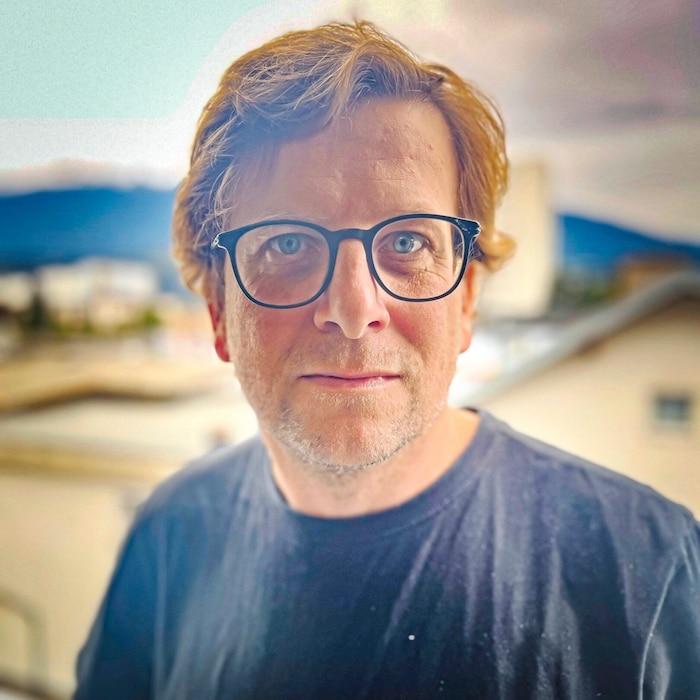 Autor Thomas Posch widmet sich der Piratensender-Kultur.