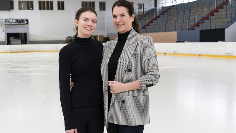 Lavinia Nowak (li.) mit Eiskunstlauf-Legende Kati Witt. (Bild: ZDF Dusan Martincek.)