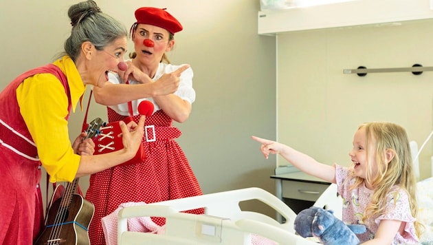 Die Rote Nasen-Clowns „behandeln“ Kinder und Erwachsene mit einer Dosis Humor. Nun gehen sie ...