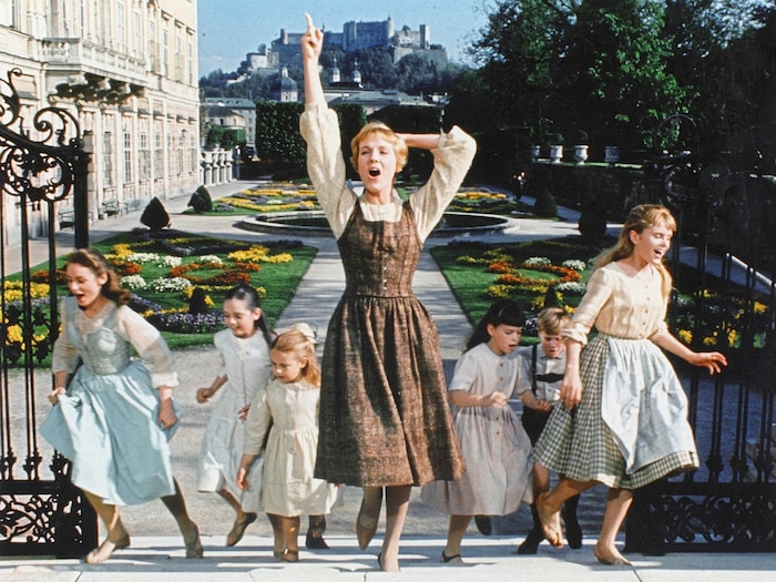 Urlauber bewegen sich das ganze Jahr über in Tour-Bussen auf Spurensuche zum Film.