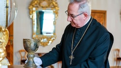 Der echte Tassilokelch steht im Stift Kremsmünster, wo Abt Ambros ein Auge auf den 1244 Jahre alten Kirchenschatz hat. (Bild: Horst Einöder/Flashpictures)