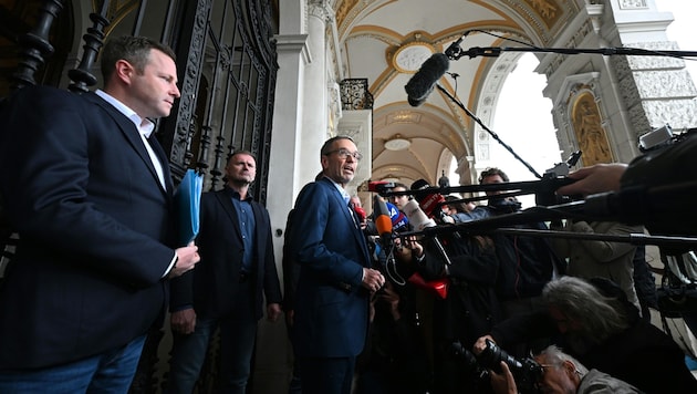 Herbert Kickl appeared before the media for the first time since his election victory on Wednesday. (Bild: APA/HELMUT FOHRINGER)