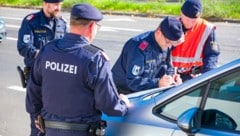 Direkt vor Ort wurde die Fahndung nach dem Täterduo koordiniert (Bild: Einöder Horst/Horst Einöder/Flashpictures)