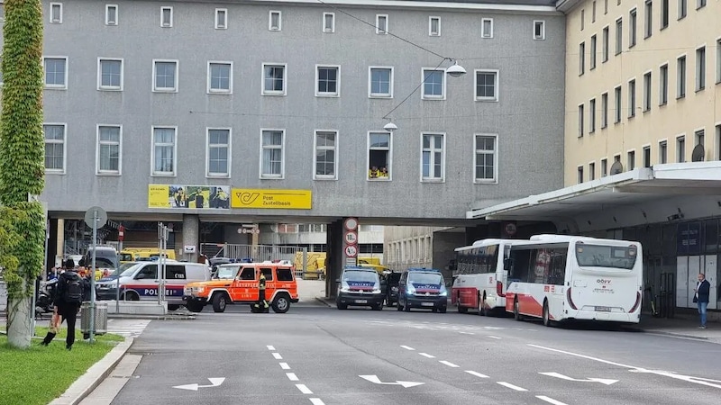 Die Bombendrohung in Linz führte zu großflächigen Absperrungen. (Bild: Kerschbaummayr)