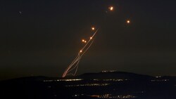 Die israelische Luftabwehr konnte den Großteil der iranischen Raketen abfangen. (Bild: AFP/Jalaa MAREY)