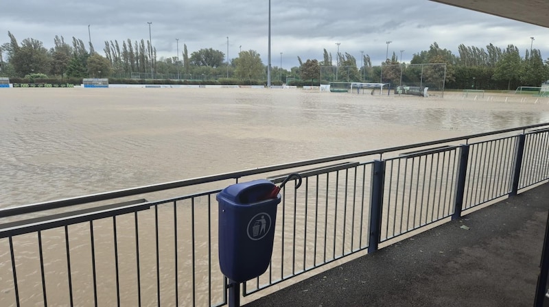 Everything in Traiskirchen is also in a mess. Not just the umbrella. (Bild: FCM Traiskirchen)