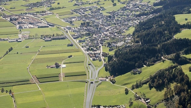 The visualization of the province of Tyrol shows what the bypass will look like. (Bild: Gemeinde Fügen)