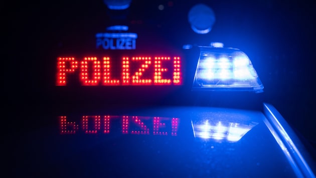 Die Polizei rückte mit einem Großaufgebot aus (Symbolbild).