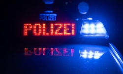 Über dreieinhalb Stunden soll sich der Mann an der jungen Frau vergangen haben (Symbolbild).