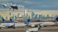 United Airlines will 2025 beginnen, Flugtaxis einzusetzen – etwa in New York. (Bild: Krone KREATIV/AP, Archer Aviation Inc.)