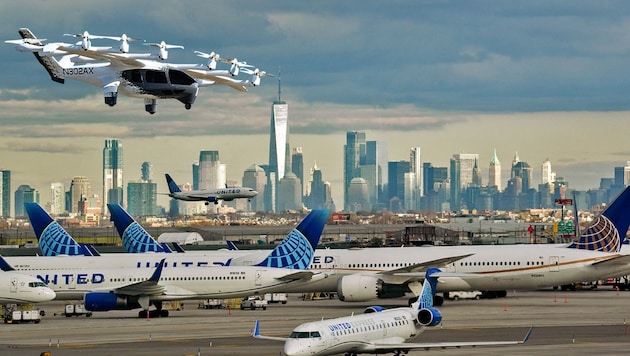 United Airlines will 2025 beginnen, Flugtaxis einzusetzen – etwa in New York. (Bild: Krone KREATIV/AP, Archer Aviation Inc.)