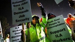Streik von Hafenarbeiterinnen und Hafenarbeitern in den USA (Archivbild)