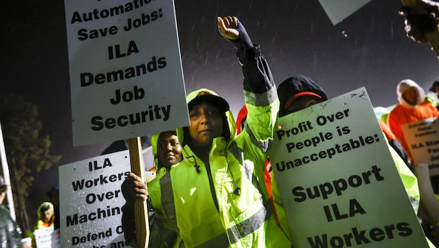 Streik von Hafenarbeiterinnen und Hafenarbeitern in den USA (Archivbild) (Bild: The Virginian-Pilot)