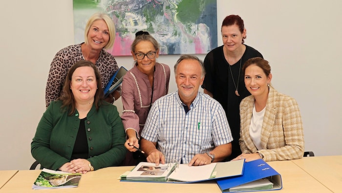 Die Jury hatte es nicht leicht! Karin Winkler (Herberstein), Redakteurin Christa Blümel, Sabine Haider (Land), Landesveterinär Peter Eckhardt, Tierschutzombudsfrau Karoline Schlögl und Elisabeth Kladiva (v. li.)