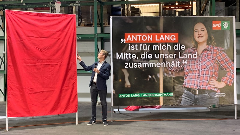 Regional Managing Director Florian Seifter unveiled the new advertising material. (Bild: APA/INGRID KORNBERGER)