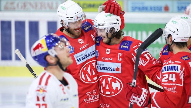 Former KAC crack Manuel Ganahl (center) will face his former teammates with Graz this Friday. (Bild: GEPA pictures)