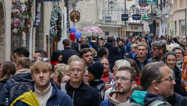 Dichtes Gedränge in der Getreidegasse (Bild: Markus Tschepp)