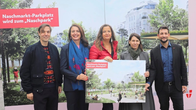 Architekt Mark Neuner, Neos-Planungssprecherin Selma Arapovic, Planungsstadträtin Ulli Sima, Landschaftsplanerin Sabine Dessovic und Bezirksvorsteher Markus Rumelhart. (Bild: Jöchl Martin)