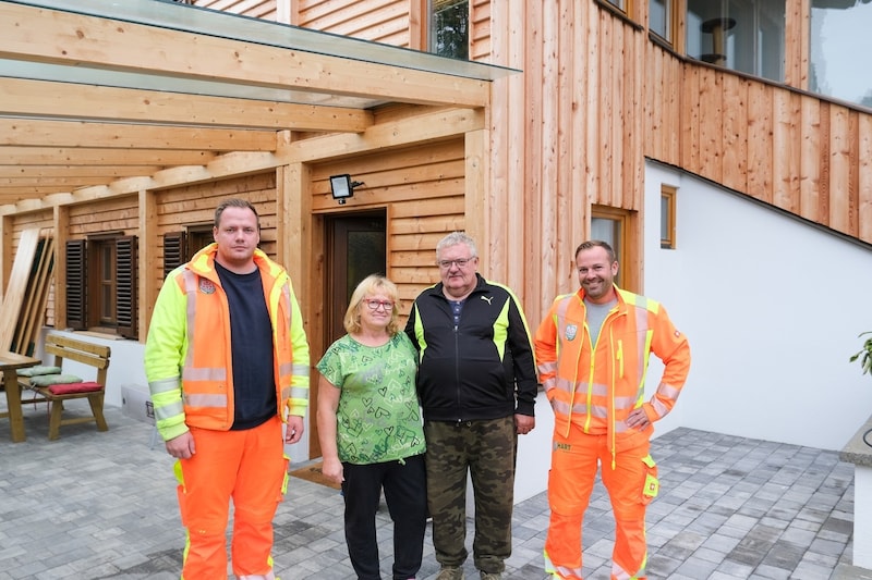 The employees and the grateful residents. (Bild: Gemeinde Hart bei Graz)