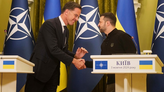 NATO Secretary General Mark Rutte and the Ukrainian President Volodymyr Selenskyj (Bild: ASSOCIATED PRESS)