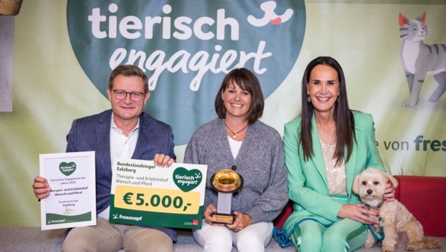 Hermann Aigner und Maggie Entenfellner mit Preisträgerin Nicole Angerer. (Bild: ©www.wildbild.at)