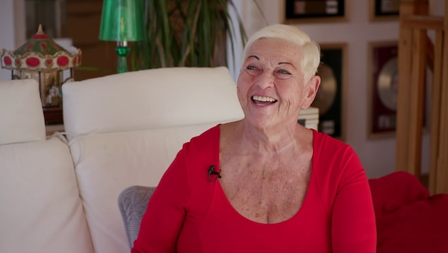 Mit 79 Jahren zeigt sie, dass es keine „alte Eisen“ gibt.