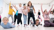 Kids aller Altersklassen lernen in der Musicalschule „Kulturreif“ tanzen, singen und ...