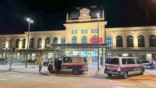 Der St. Pöltner Hauptbahnhof wurde nach einer Bombendrohung gesperrt. Es soll sich um denselben Absender handeln wie in Graz, Linz und Co. Ihm droht eine mehrjährige Haftstrafe. (Bild: DOKU-NÖ/DOKU NÖ)