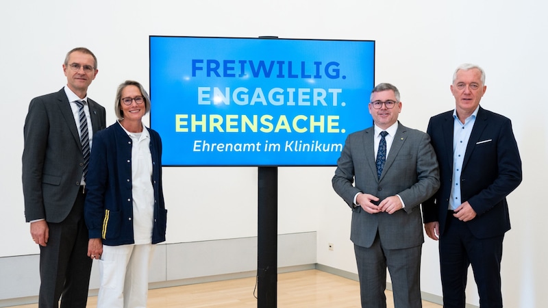 NÖ LGA Vorstand Alfred Zens, die leitende Heil- und Sonderpädagogin, Psychotherapeutin Sabine Wagner-Simhandl von der Uniklinik St. Pölten, Spitalslandesrat Ludwig Schleritzko und der Geschäftsführer der Kultur.Region.NÖ Martin Lammerhuber. (Bild: NLK Pfeffer)